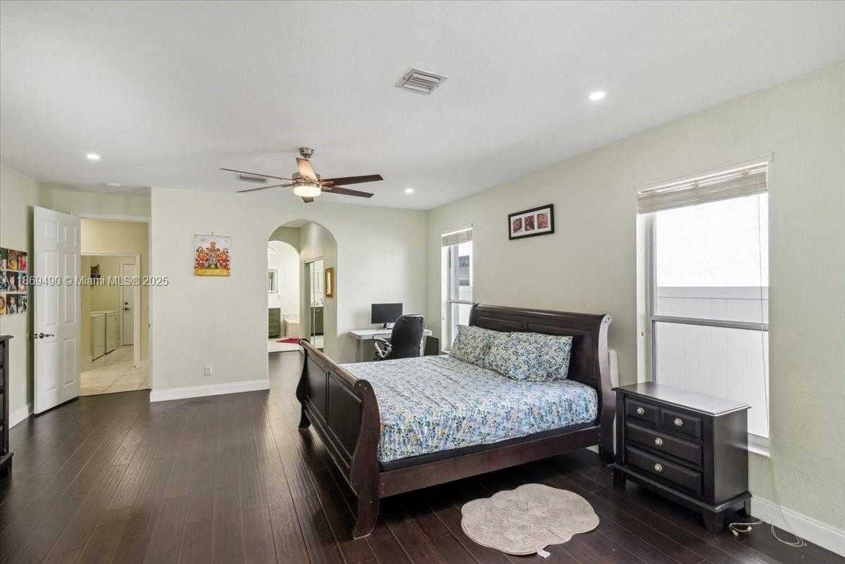 Small Image of 17956 SOUTH WEST 35TH DR, Miramar Number 25