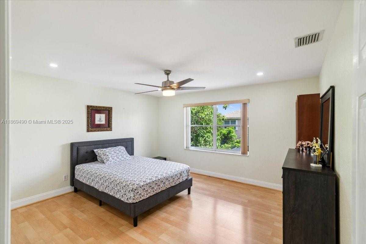 Small Image of 17956 SOUTH WEST 35TH DR, Miramar Number 39