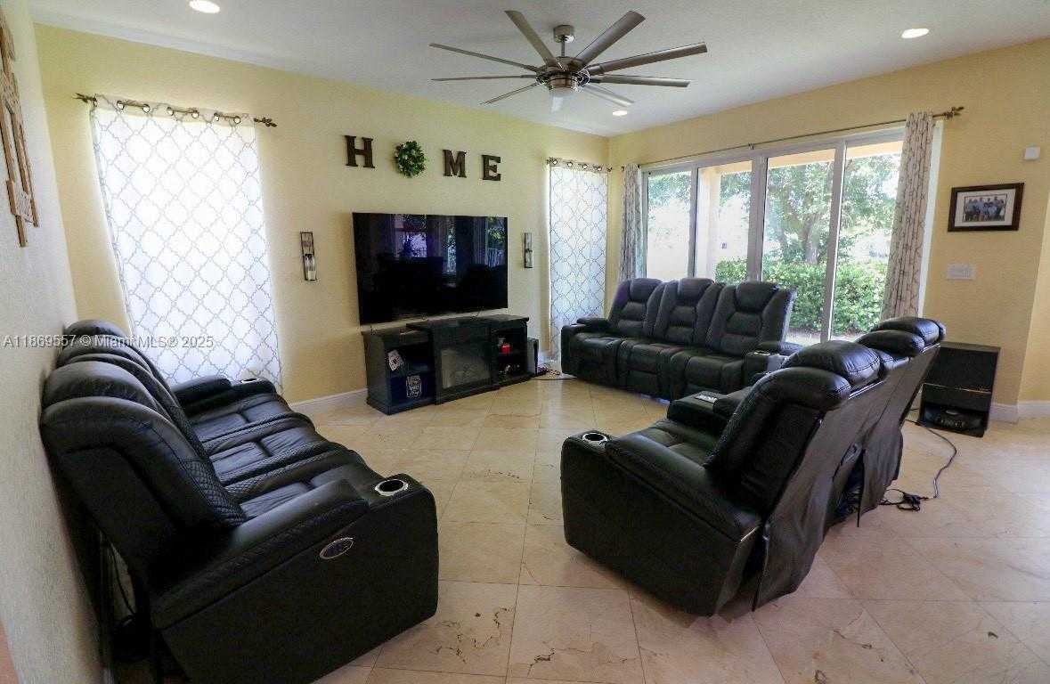 Small Image of 4591 SOUTH WEST 131ST TER, Miramar Number 12
