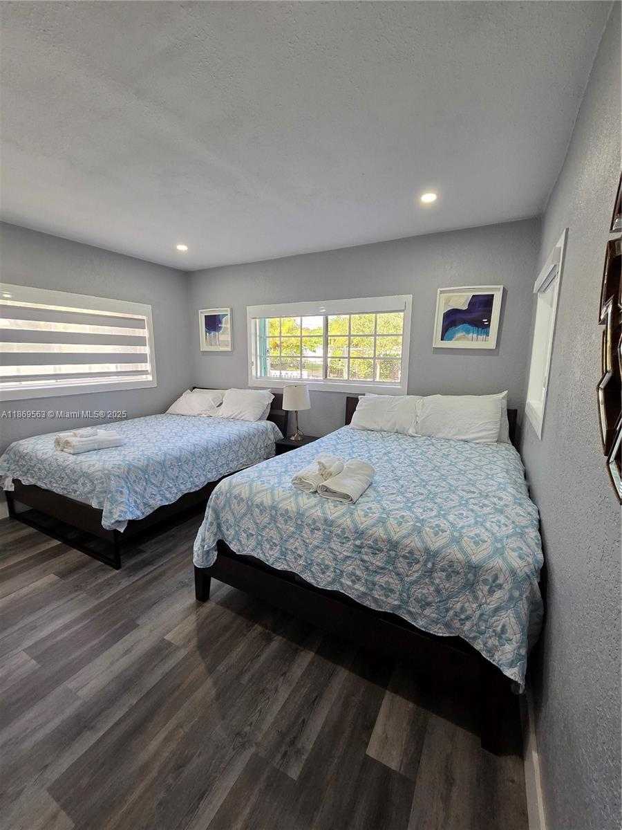 Small Image of 13895 NORTH EAST 11TH AVE, North Miami Number 13
