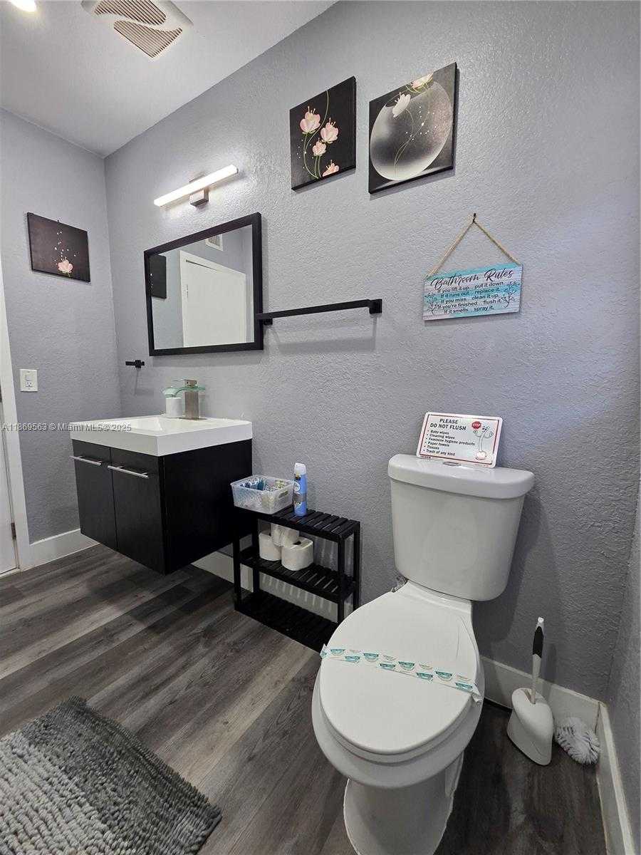 Small Image of 13895 NORTH EAST 11TH AVE, North Miami Number 18