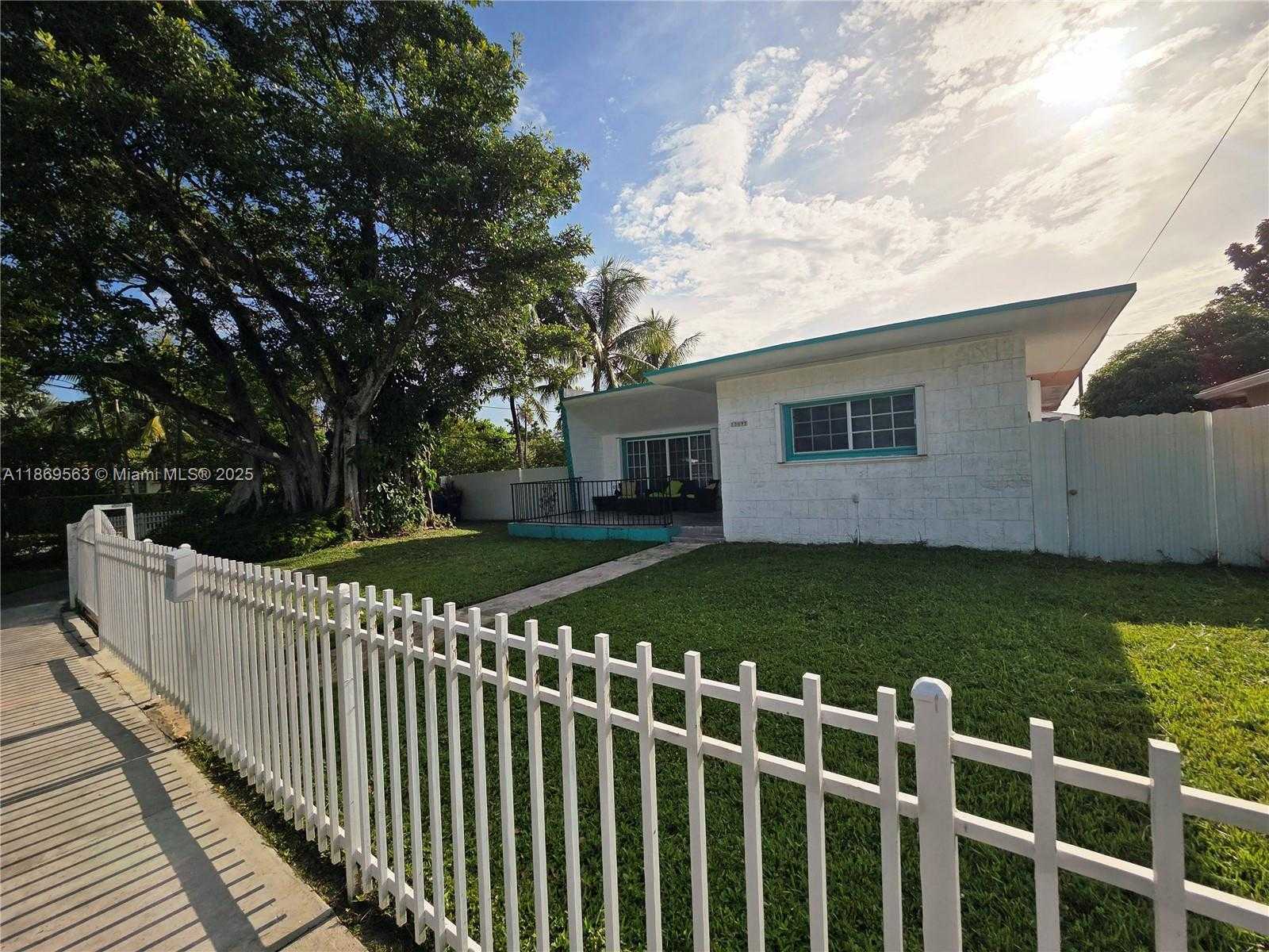 Small Image of 13895 NORTH EAST 11TH AVE, North Miami Number 2
