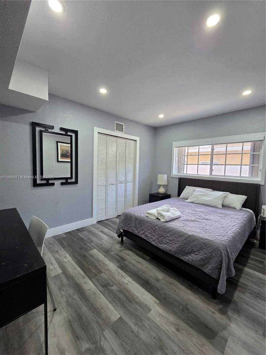 Small Image of 13895 NORTH EAST 11TH AVE, North Miami Number 22