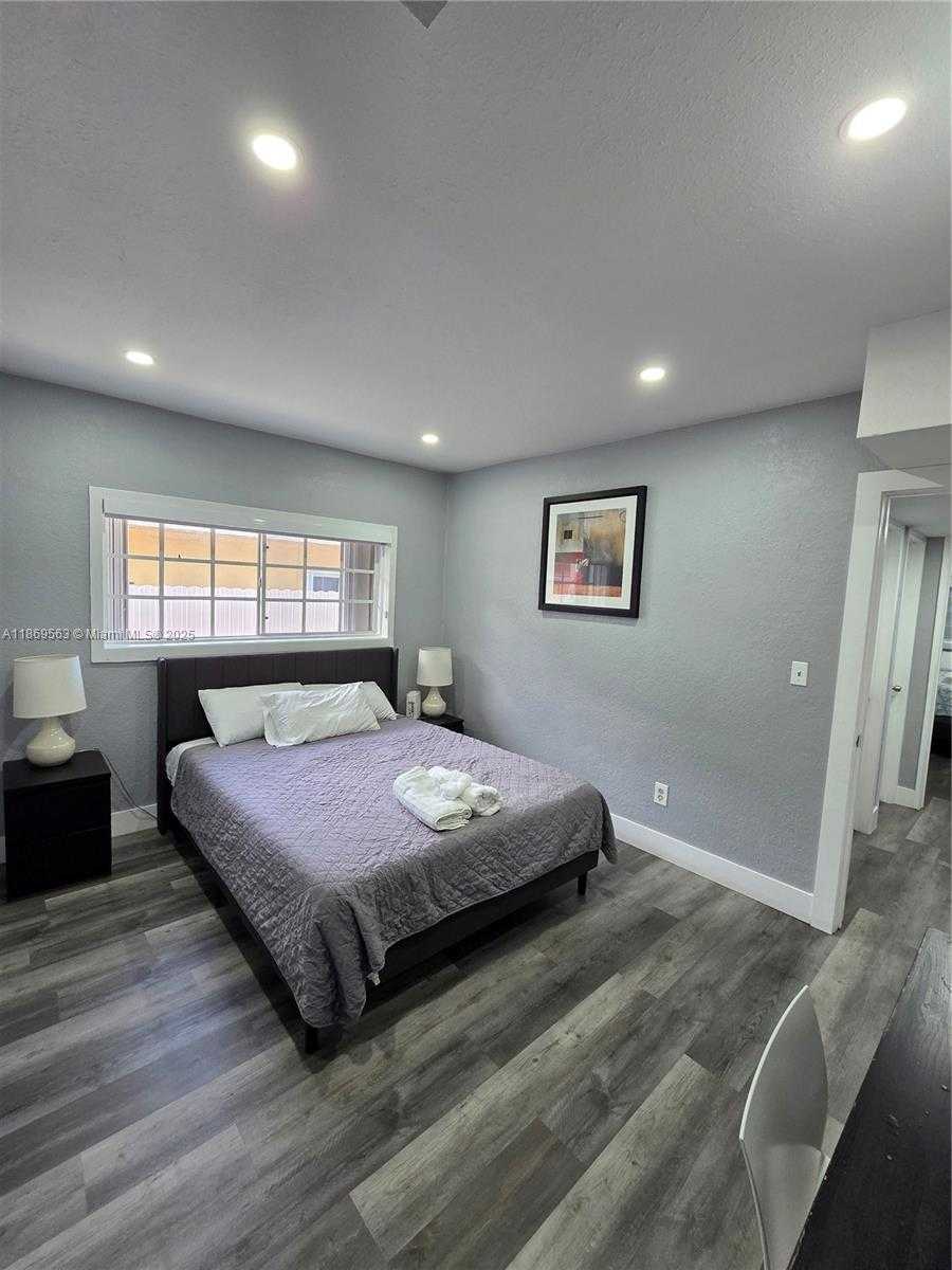 Small Image of 13895 NORTH EAST 11TH AVE, North Miami Number 23