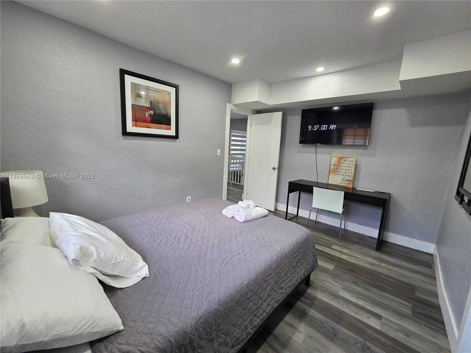 Small Image of 13895 NORTH EAST 11TH AVE, North Miami Number 24