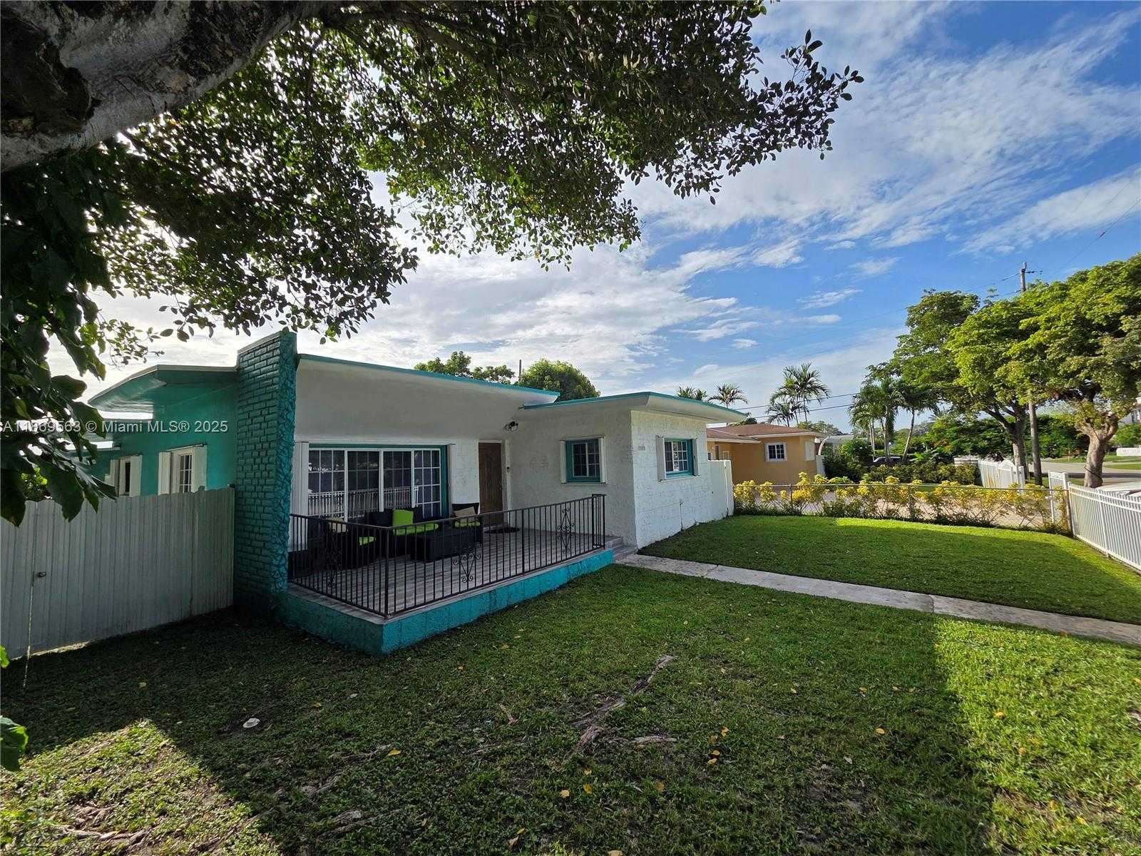 Small Image of 13895 NORTH EAST 11TH AVE, North Miami Number 3