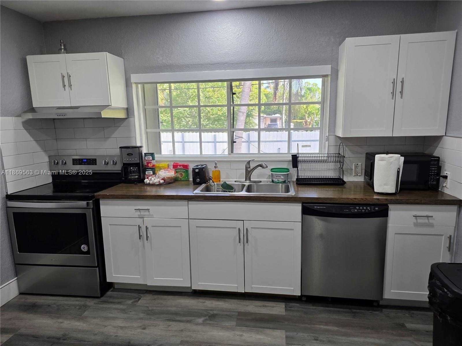 Small Image of 13895 NORTH EAST 11TH AVE, North Miami Number 30