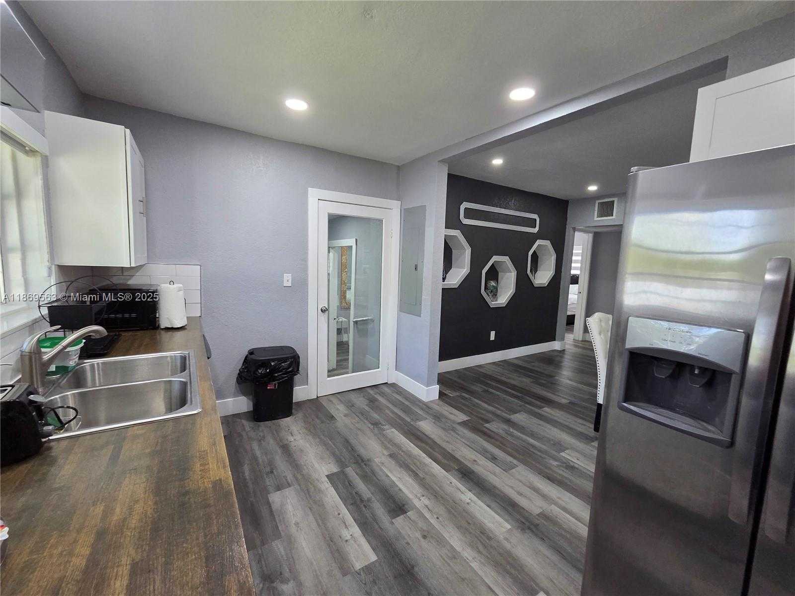 Small Image of 13895 NORTH EAST 11TH AVE, North Miami Number 31