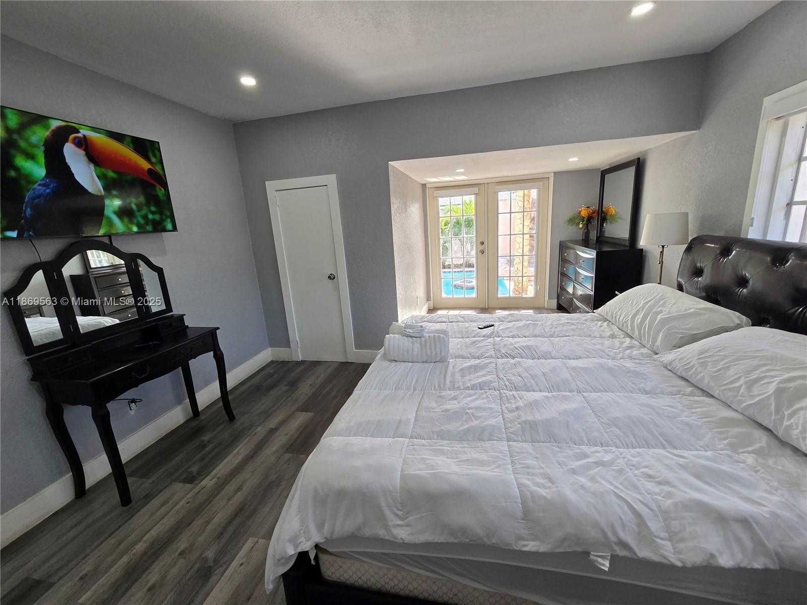 Small Image of 13895 NORTH EAST 11TH AVE, North Miami Number 36