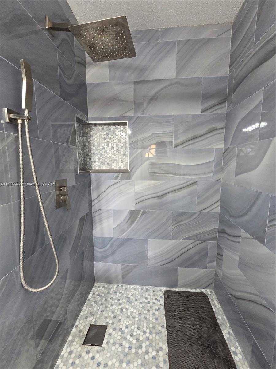 Small Image of 13895 NORTH EAST 11TH AVE, North Miami Number 40