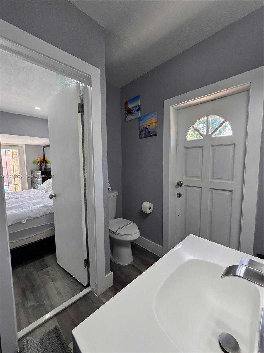 Small Image of 13895 NORTH EAST 11TH AVE, North Miami Number 41