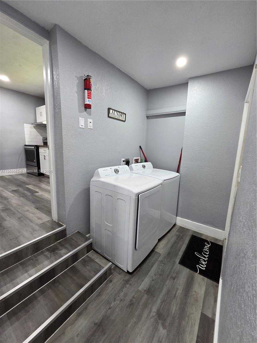 Small Image of 13895 NORTH EAST 11TH AVE, North Miami Number 43