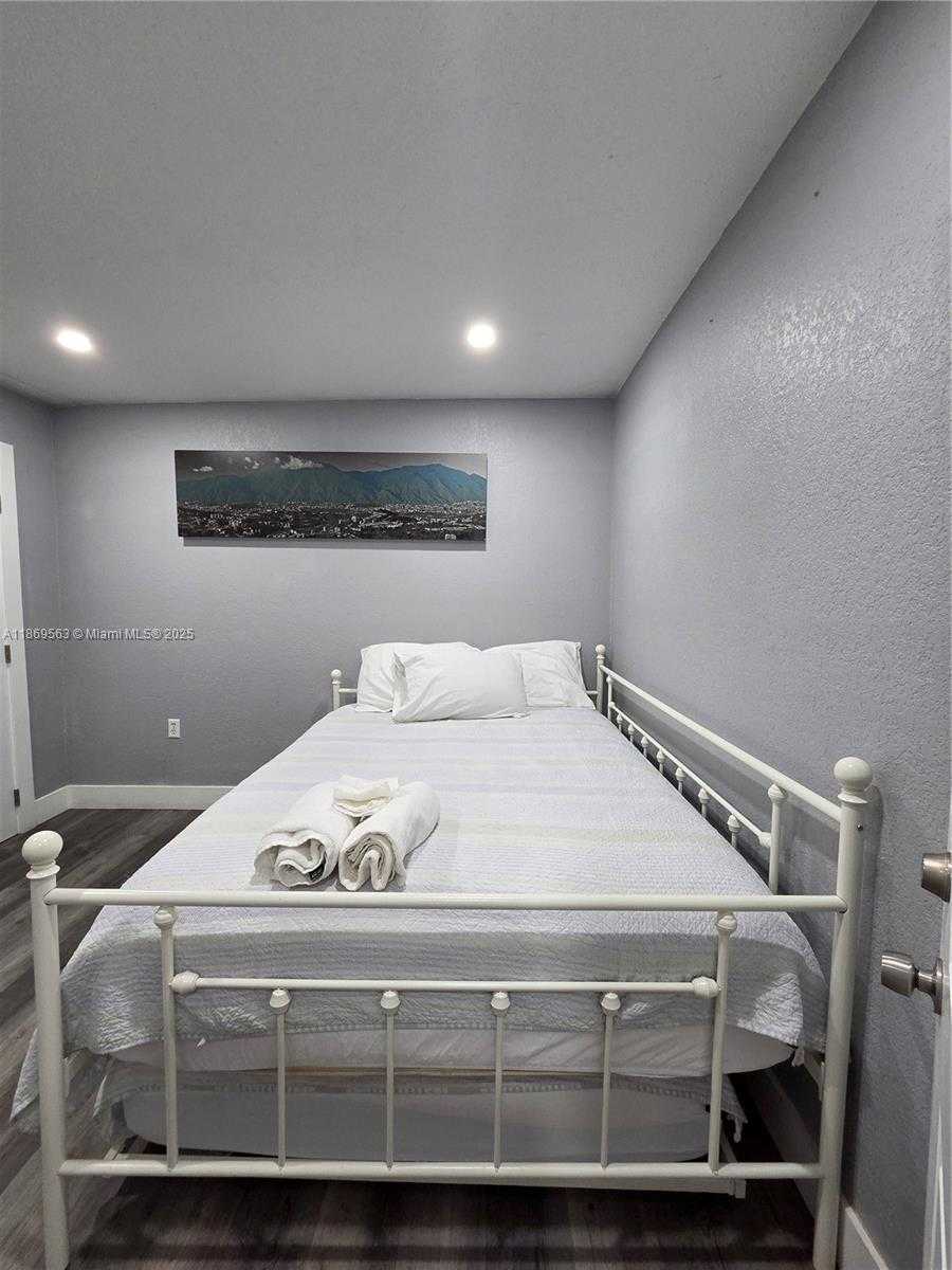 Small Image of 13895 NORTH EAST 11TH AVE, North Miami Number 44