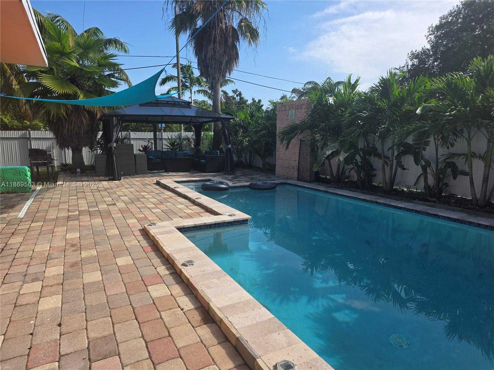 Small Image of 13895 NORTH EAST 11TH AVE, North Miami Number 54