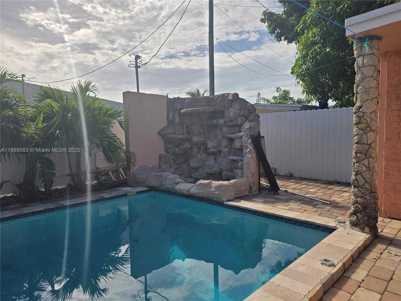Small Image of 13895 NORTH EAST 11TH AVE, North Miami Number 55