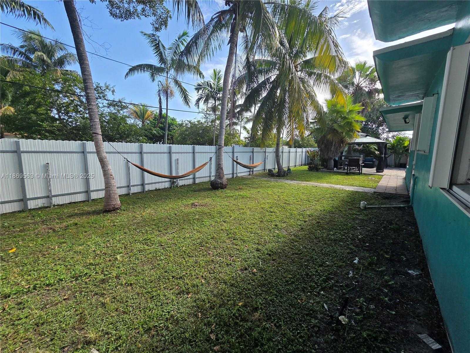 Small Image of 13895 NORTH EAST 11TH AVE, North Miami Number 58