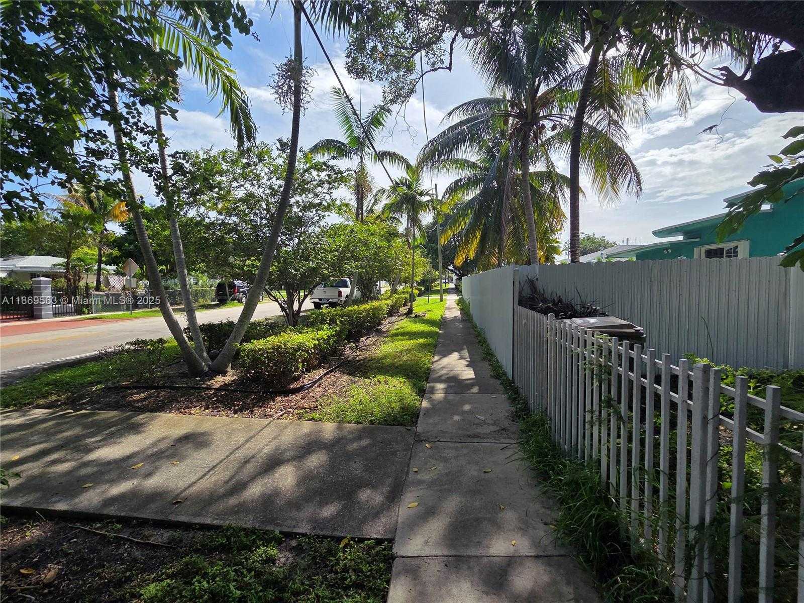 Small Image of 13895 NORTH EAST 11TH AVE, North Miami Number 59