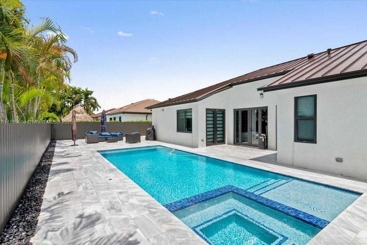 Small Image of 16234 SOUTH WEST 48 TERRACE, Miami Number 17