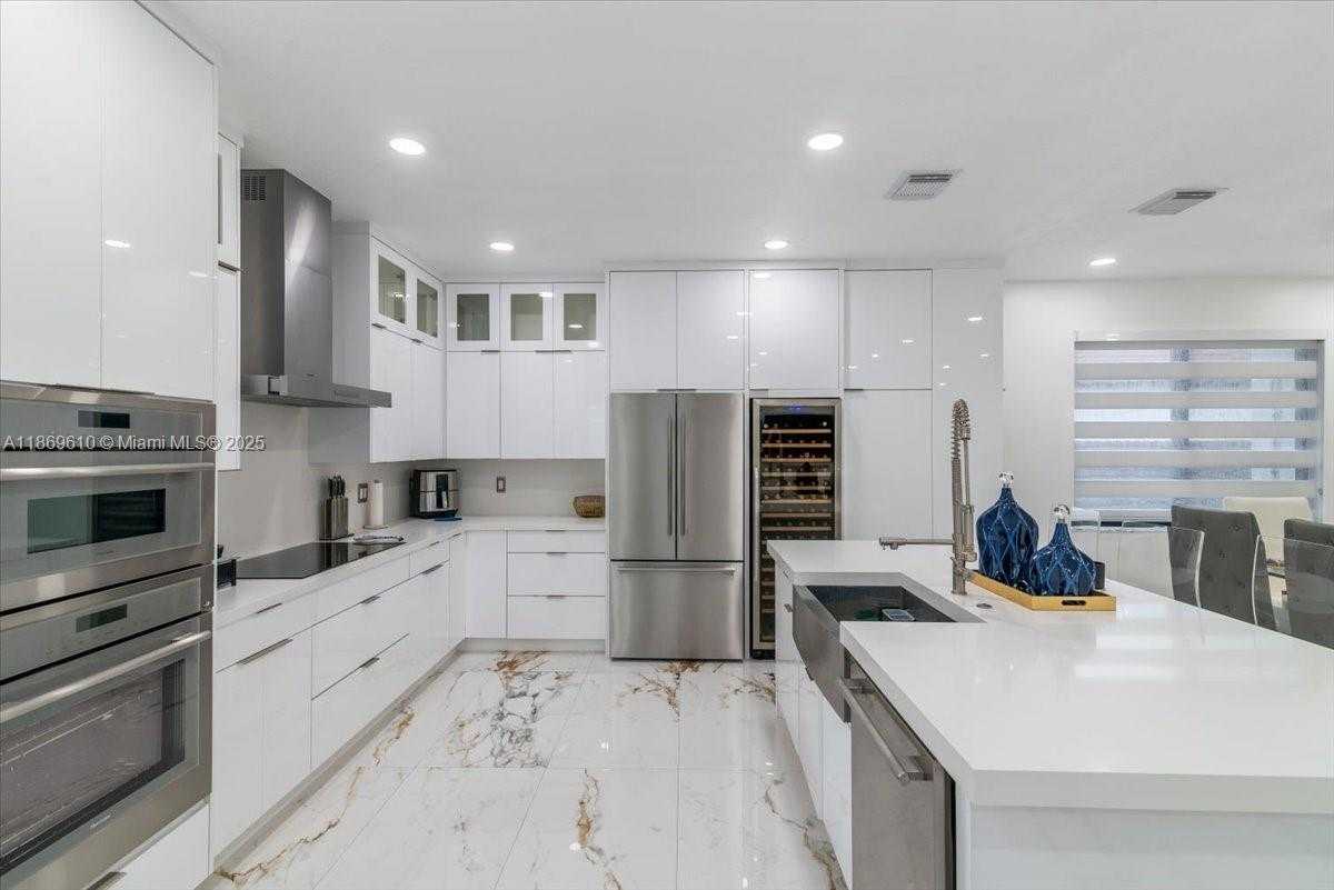 Small Image of 16234 SOUTH WEST 48 TERRACE, Miami Number 27