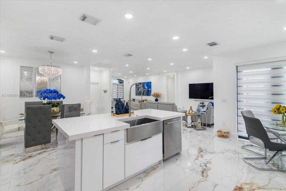 Small Image of 16234 SOUTH WEST 48 TERRACE, Miami Number 29