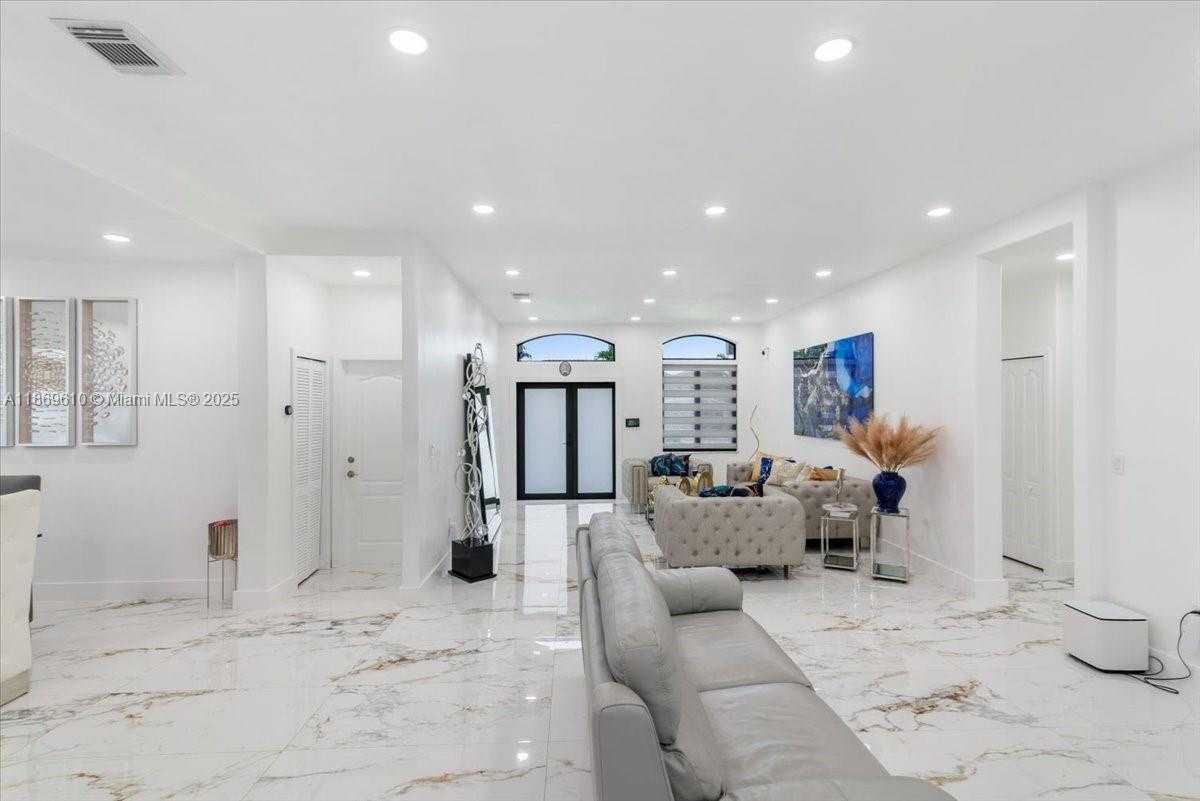 Small Image of 16234 SOUTH WEST 48 TERRACE, Miami Number 31