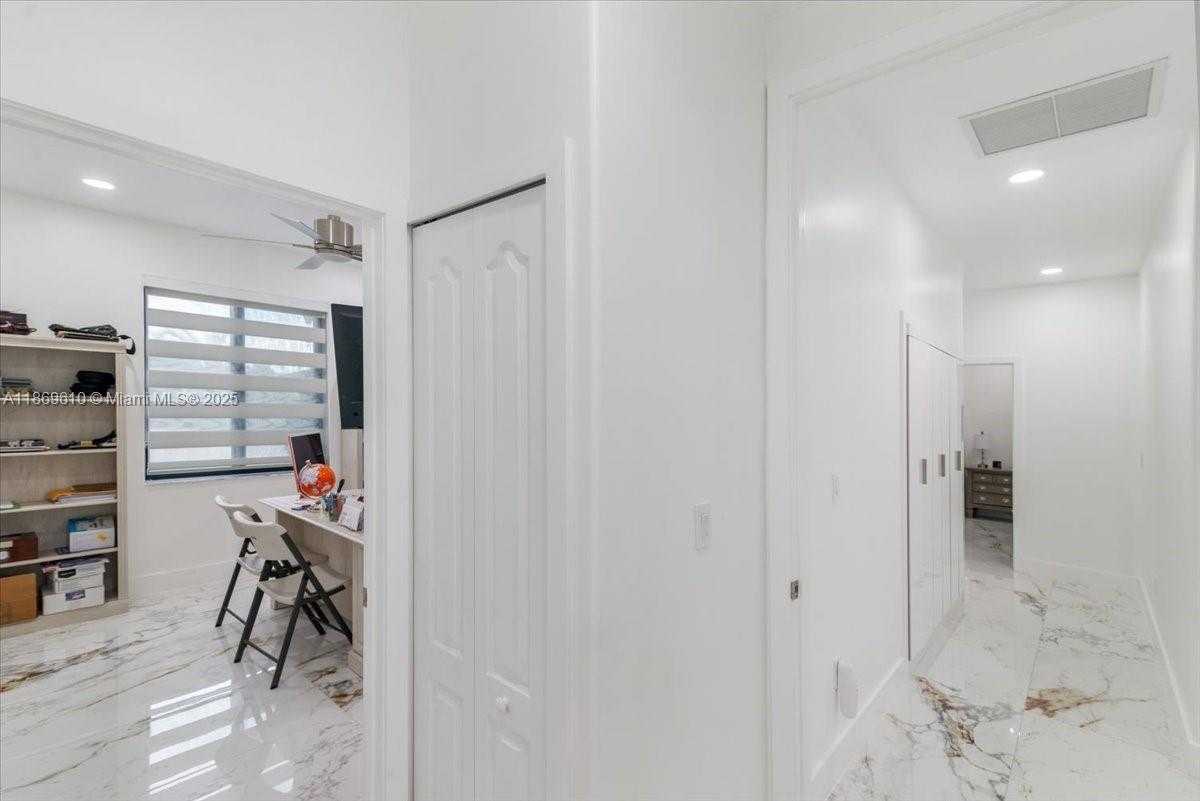 Small Image of 16234 SOUTH WEST 48 TERRACE, Miami Number 34