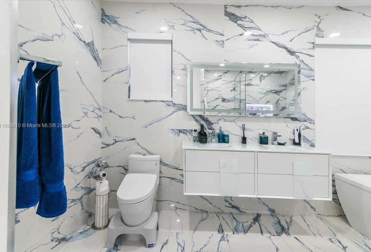 Small Image of 16234 SOUTH WEST 48 TERRACE, Miami Number 43