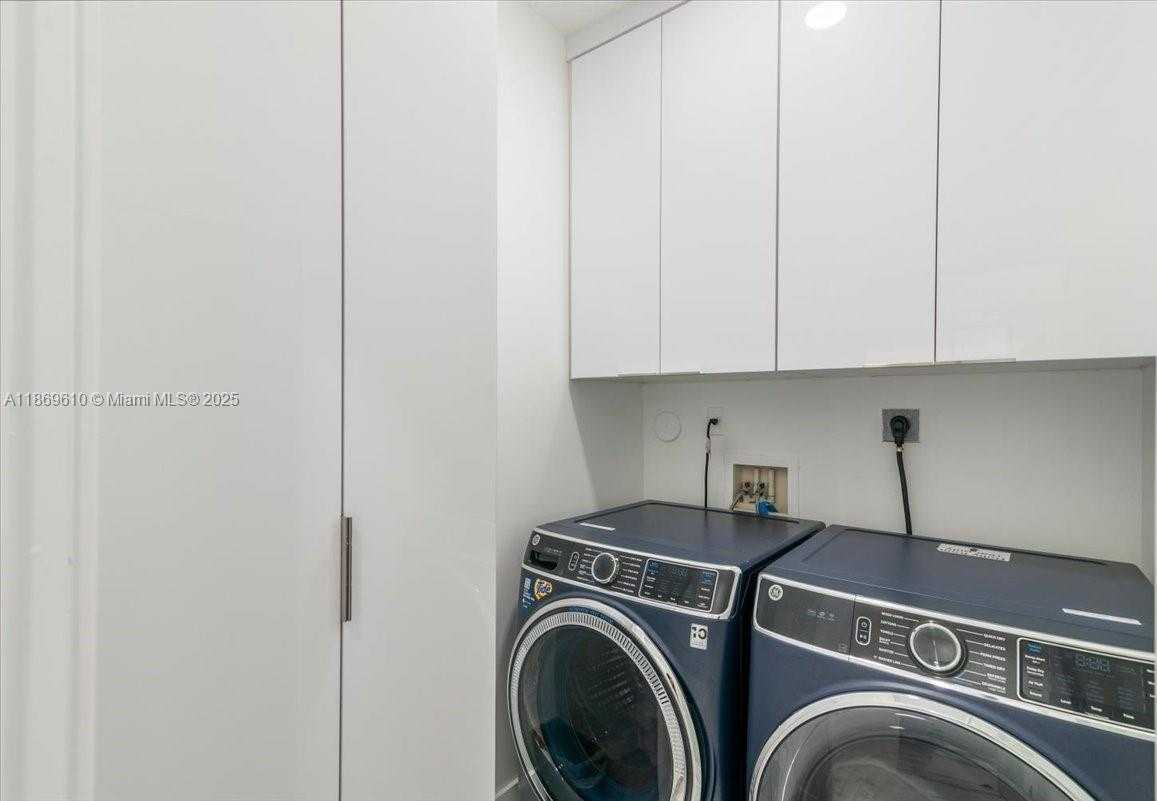 Small Image of 16234 SOUTH WEST 48 TERRACE, Miami Number 47
