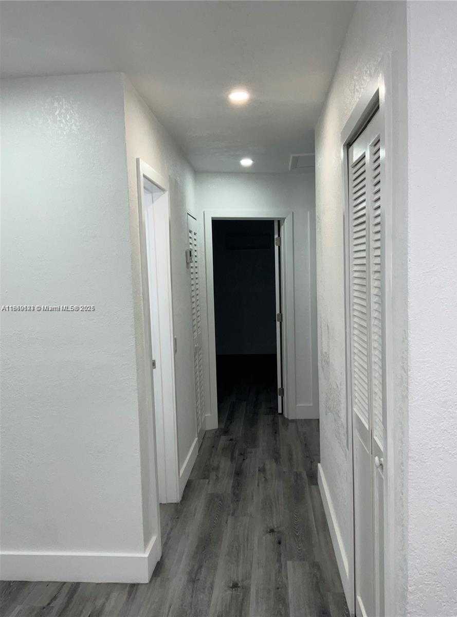 Small Image of 1971 WEST 2ND AVE, Hialeah Number 14