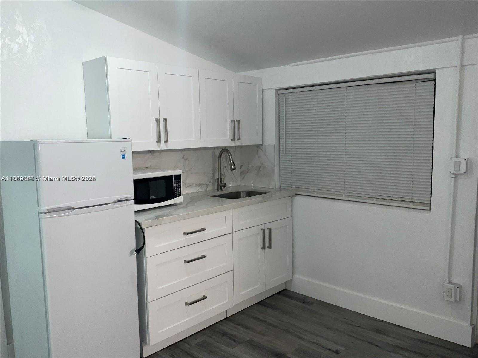 Small Image of 1971 WEST 2ND AVE, Hialeah Number 17