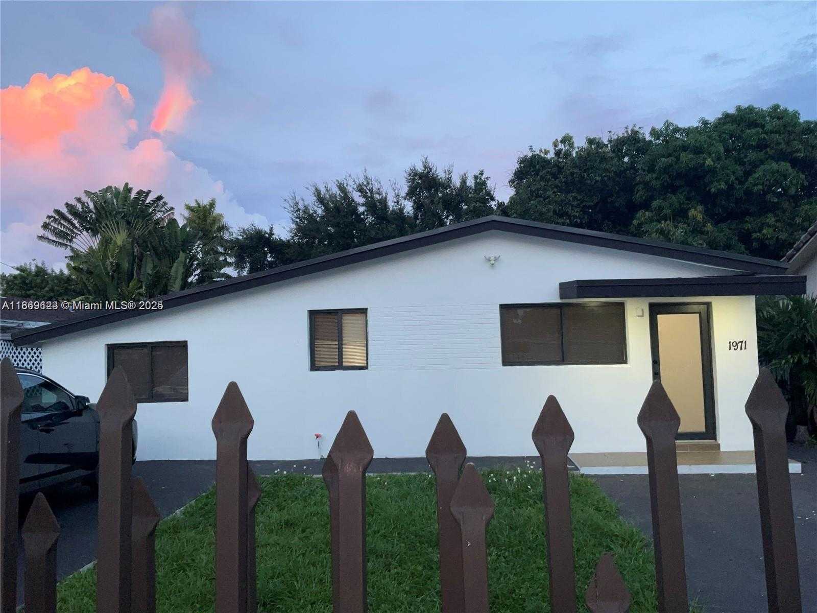 Small Image of 1971 WEST 2ND AVE, Hialeah Number 2