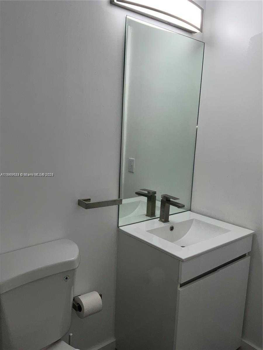 Small Image of 1971 WEST 2ND AVE, Hialeah Number 23