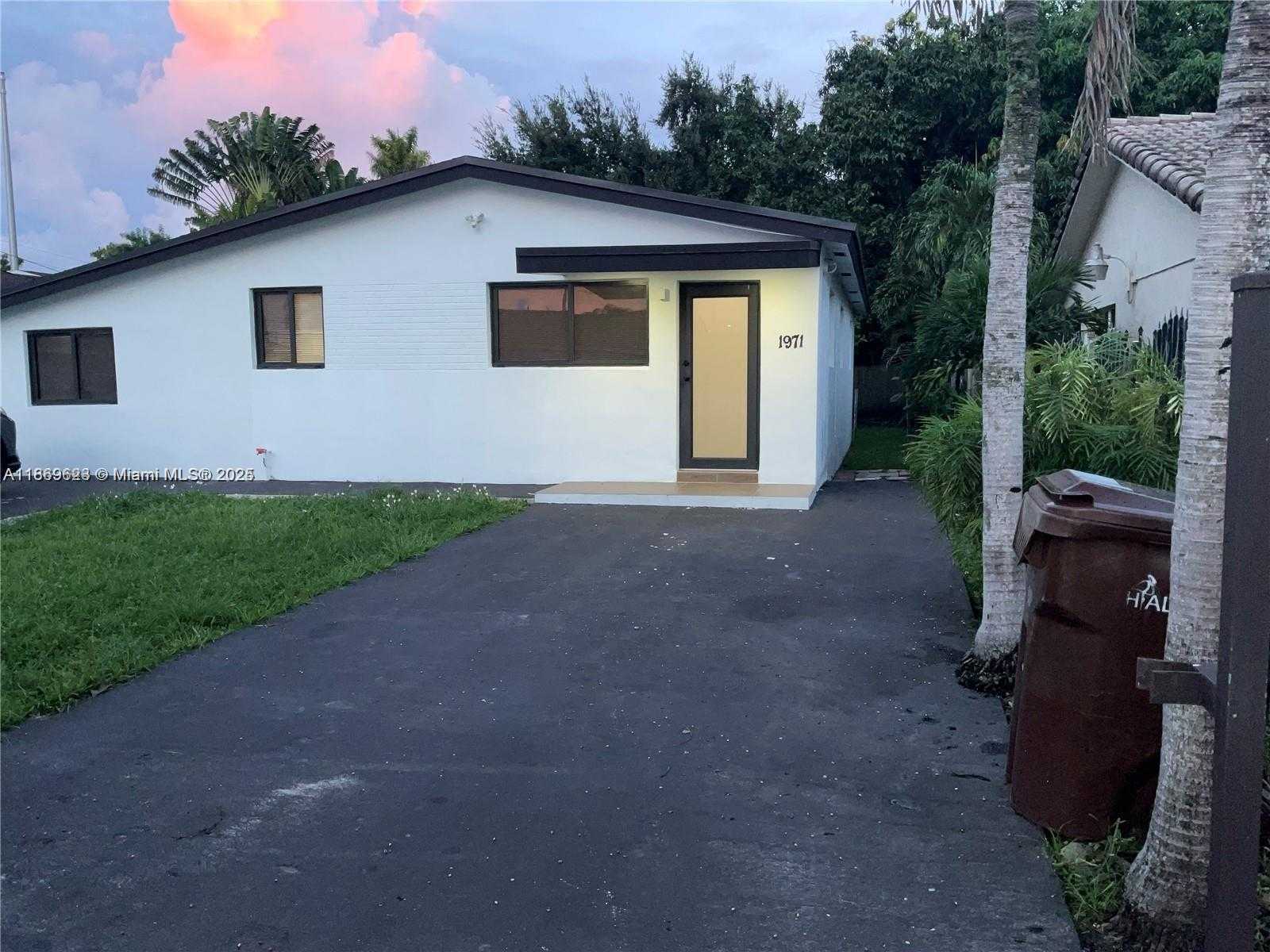 Small Image of 1971 WEST 2ND AVE, Hialeah Number 3