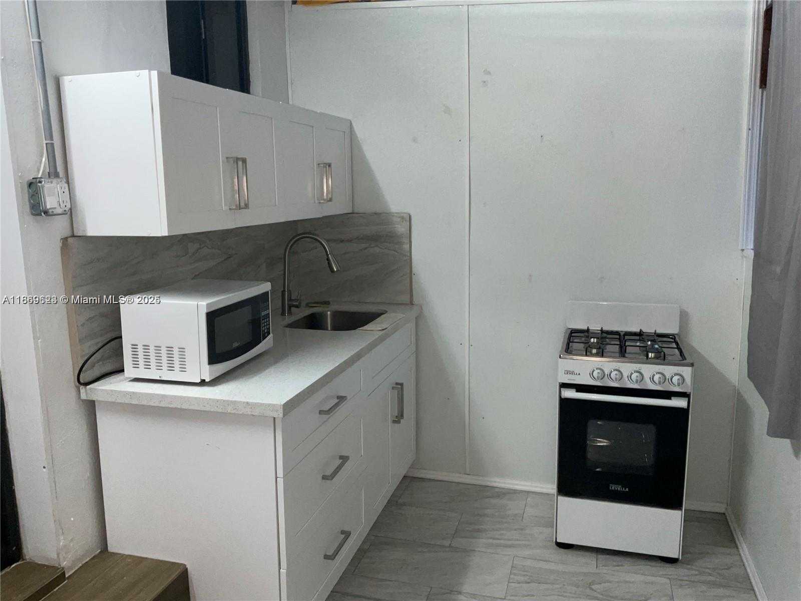 Small Image of 1971 WEST 2ND AVE, Hialeah Number 36