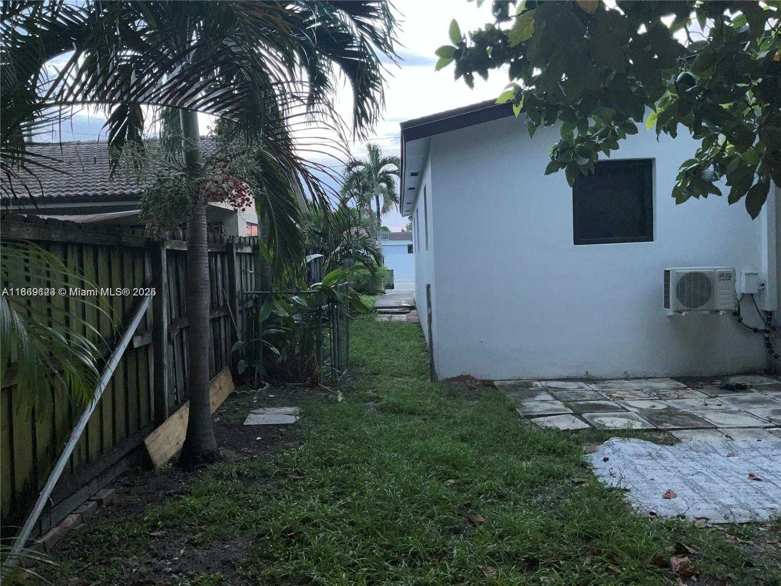 Small Image of 1971 WEST 2ND AVE, Hialeah Number 37