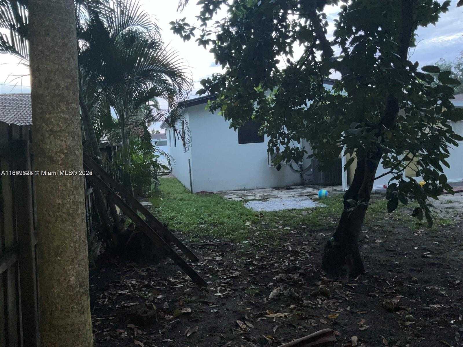 Small Image of 1971 WEST 2ND AVE, Hialeah Number 39