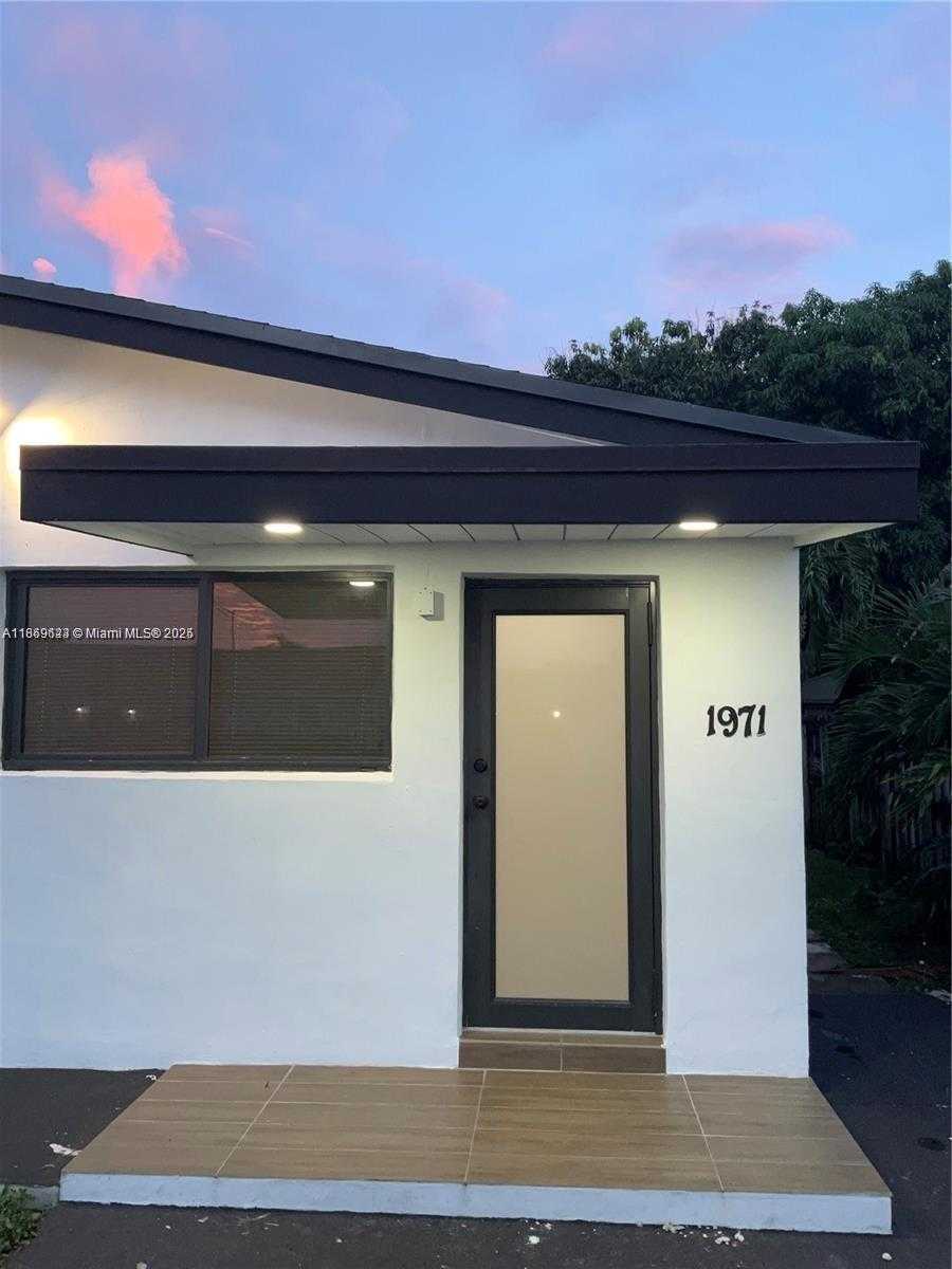 Small Image of 1971 WEST 2ND AVE, Hialeah Number 4