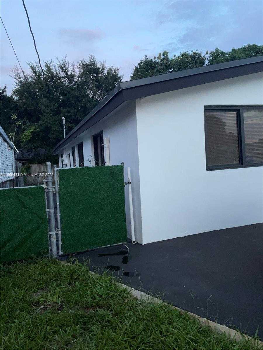 Small Image of 1971 WEST 2ND AVE, Hialeah Number 5