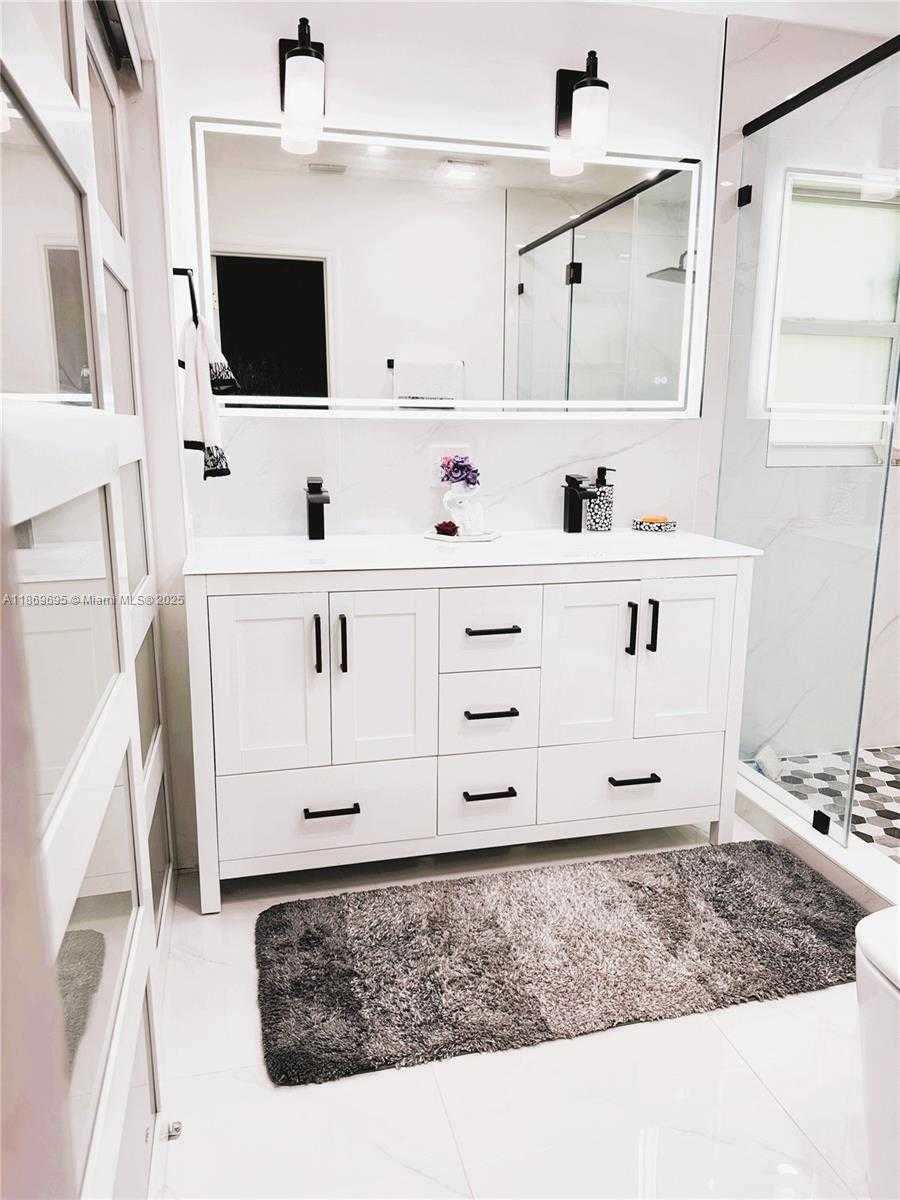 Small Image of 14691 SOUTH WEST 20TH ST, Davie Number 17