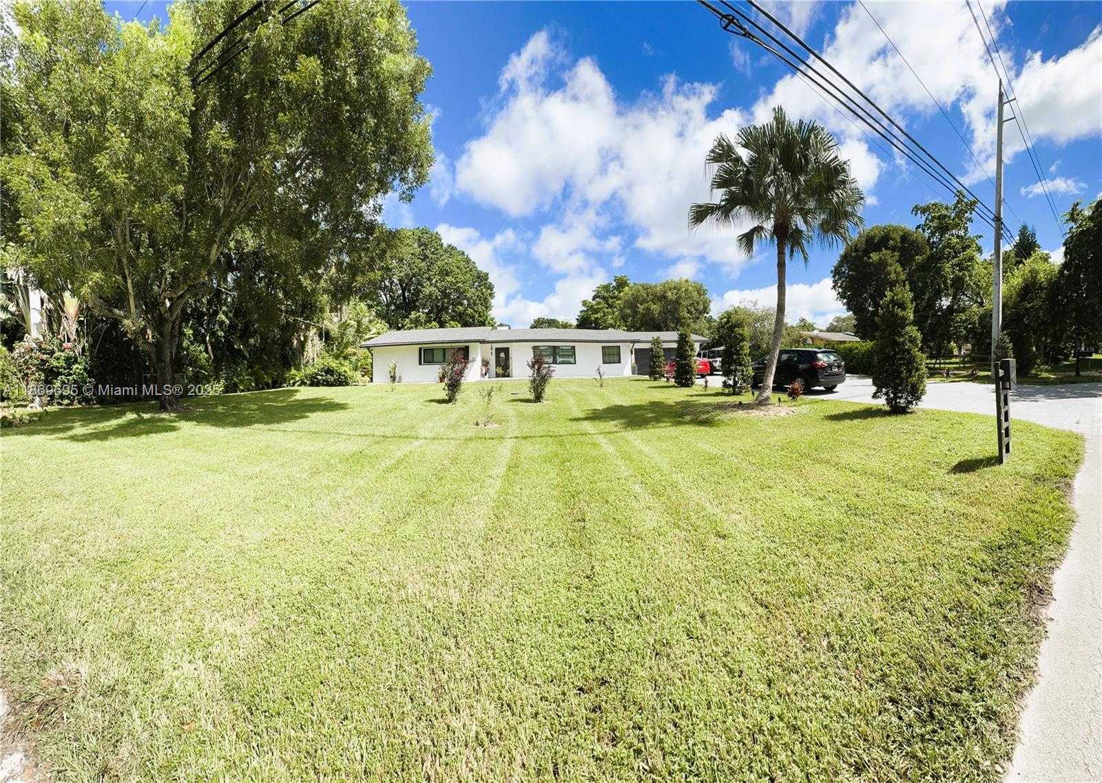 Small Image of 14691 SOUTH WEST 20TH ST, Davie Number 8