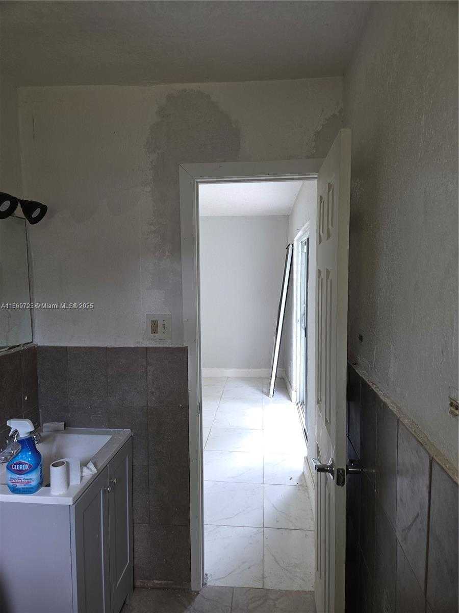 Small Image of 3000 NORTH WEST 8TH CT, Fort Lauderdale Number 14