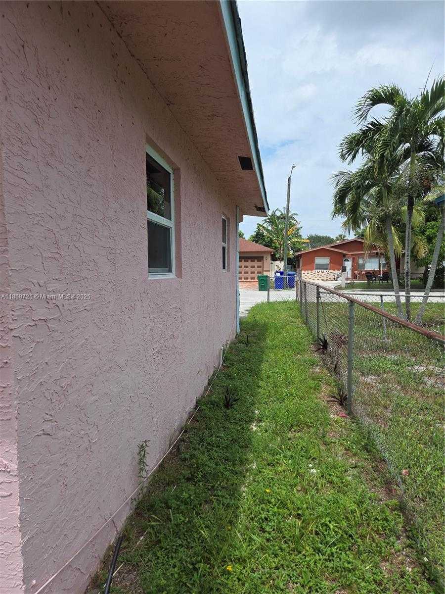 Small Image of 3000 NORTH WEST 8TH CT, Fort Lauderdale Number 39