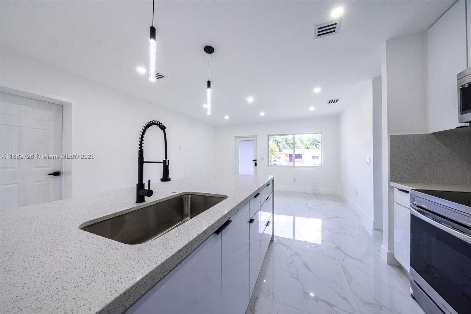 Small Image of 910 NORTH WEST 133RD ST, North Miami Number 11