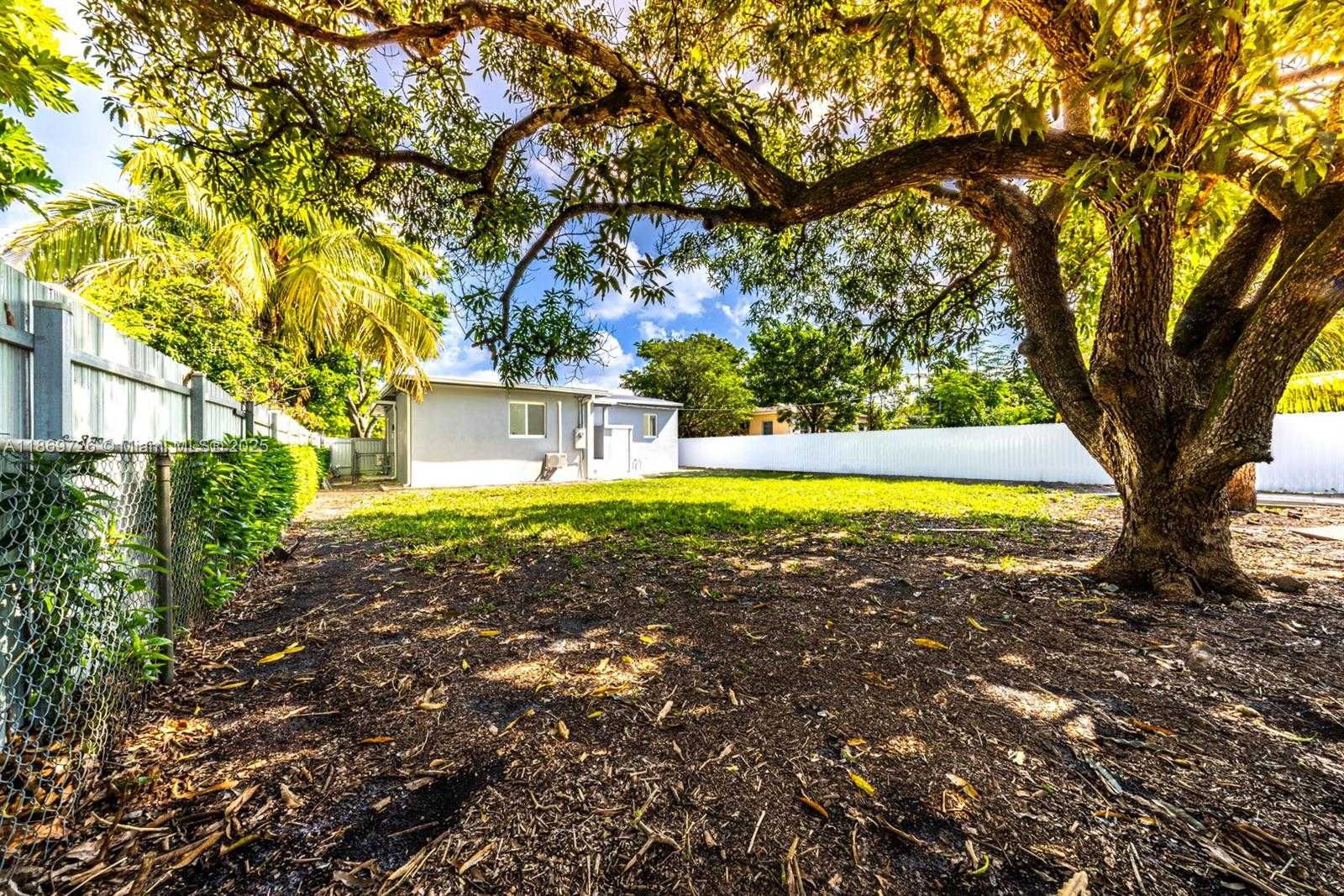 Small Image of 910 NORTH WEST 133RD ST, North Miami Number 25