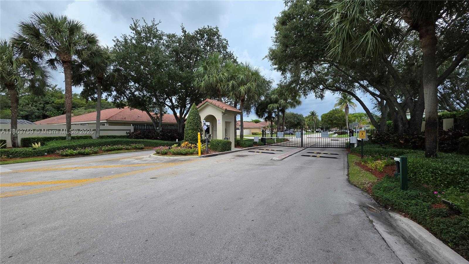 Small Image of 5112 NORTH WEST 66TH AVE, Lauderhill Number 2