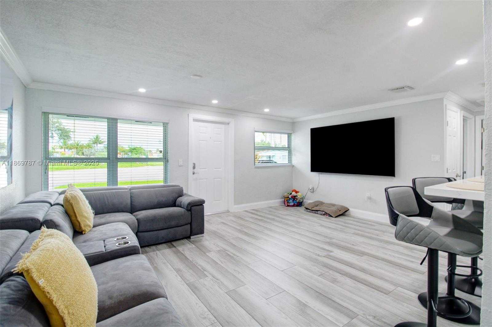 Small Image of 5936 NORTH FARRAGUT DR, Hollywood Number 11