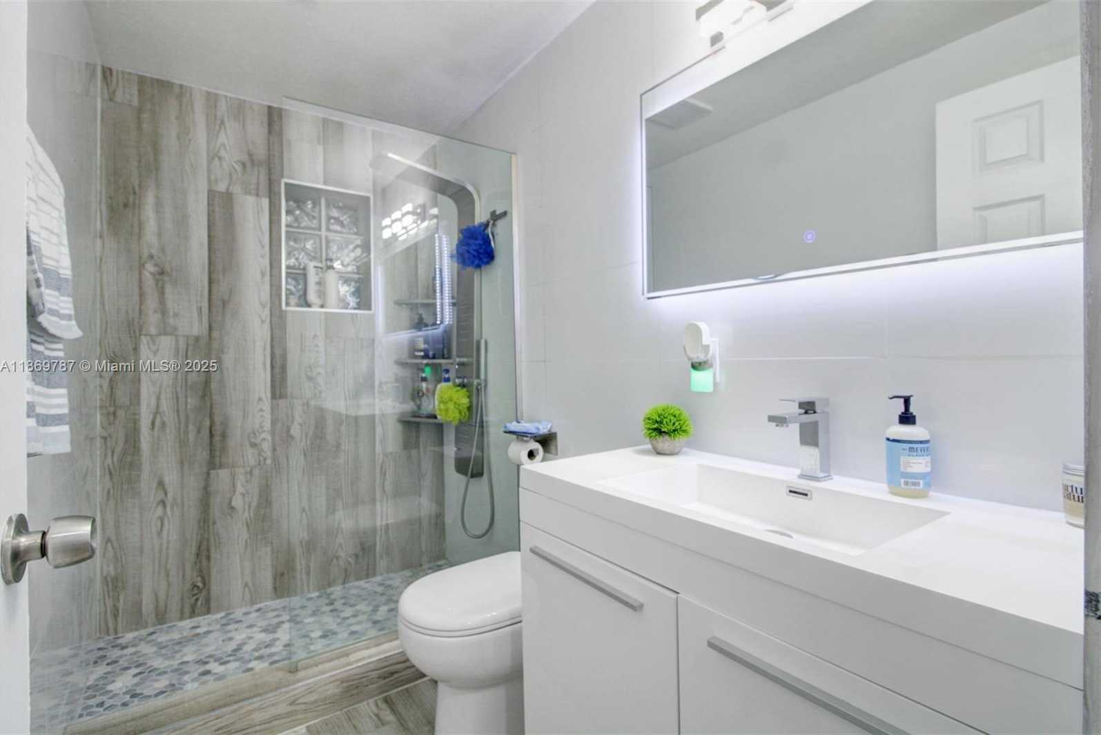 Small Image of 5936 NORTH FARRAGUT DR, Hollywood Number 6