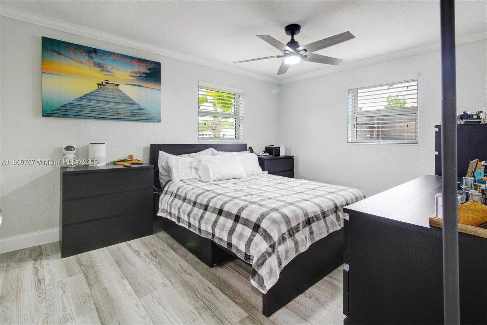 Small Image of 5936 NORTH FARRAGUT DR, Hollywood Number 7