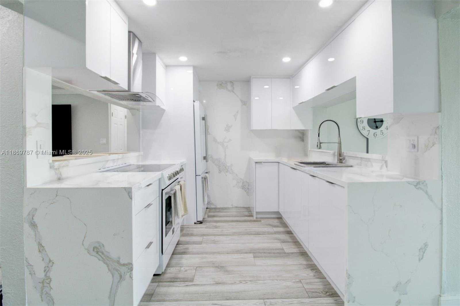 Small Image of 5936 NORTH FARRAGUT DR, Hollywood Number 9