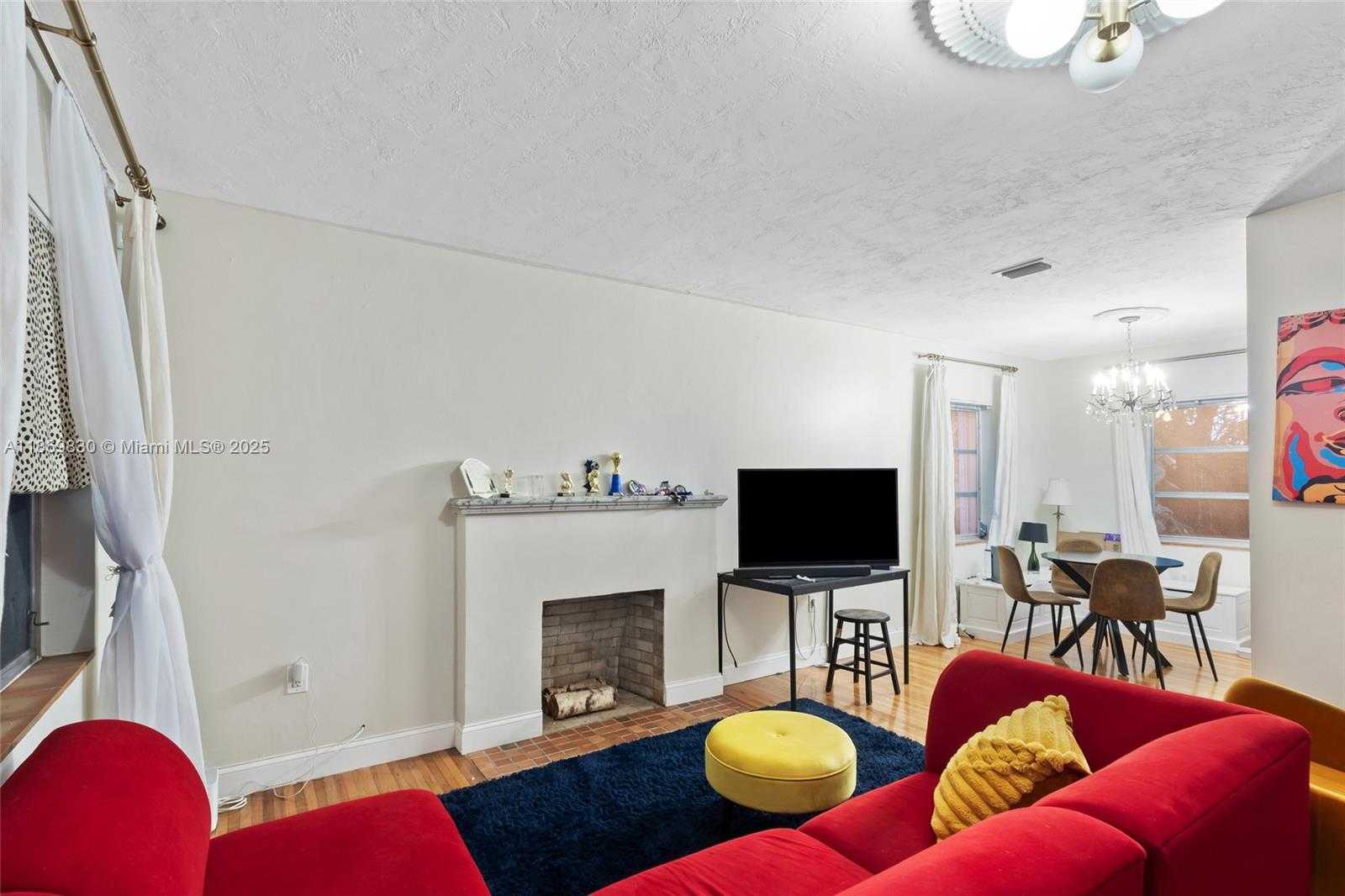 Small Image of 393 MINOLA DR, Miami Springs Number 12